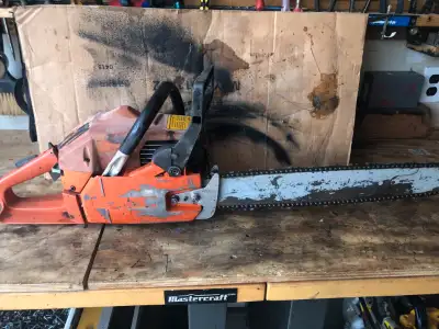 Husqvarna 266XP Chain Saw w 20" Bar strong saw starte easy runs good