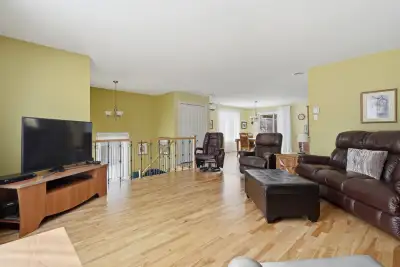 Grand jumelé avec solarium, terrain intime, Lévis (St-David), View more