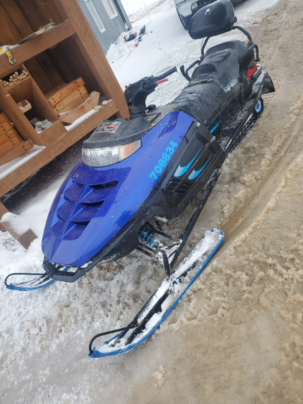 Polaris Indy 500 2-up xtra-12 snowmobile Trade in Snowmobiles in Kitchener / Waterloo