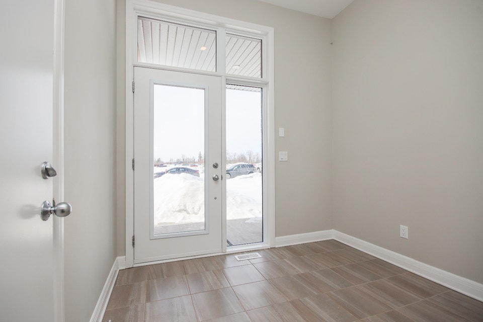 Luxury 3 BR townhome to rent in the Wateridge Village 2