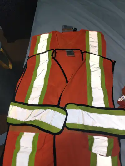 2 vests never worn