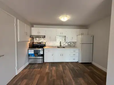 Beautifully Renovated Top-Floor 2-Bed APT w/ Modern Comfort