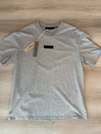 Essentials Fear of God men’s t-shirt size Large , View more