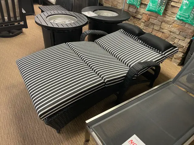 Outdoor Patio Furniture Resin Wicker XL Chaise Lounge in Patio & Garden Furniture in Oakville / Halton Region - Image 4