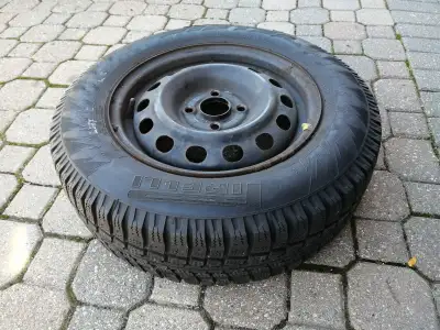 - set of 4 Winter/Snow tire (185 70R/14) on rim (4 lug nuts pattern). Used on civic $180 - 2 rim wit...