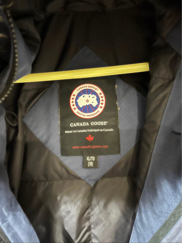 Women’s/Girl’s Canada Goose Jacket - Navy Blue in Women's - Tops & Outerwear in Mississauga / Peel Region - Image 3