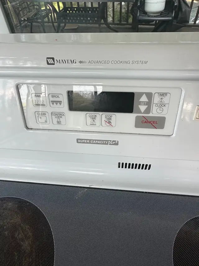 Maytag Stove  - Very nice condition $150 in Stoves, Ovens & Ranges in Belleville - Image 5