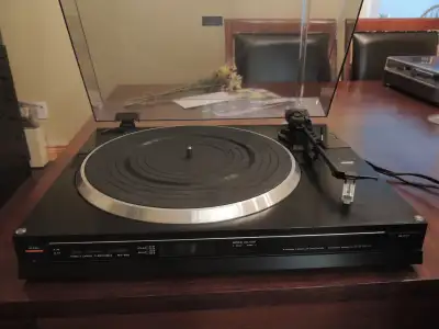 Fisher MT-865 Direct Drive Turntable w/AT3482P cartridge, View more