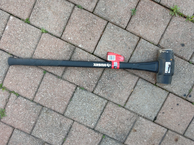 Husky 16 lb. Sledge Hammer with 34-inch fibreglass Handle in Hand Tools in Mississauga / Peel Region