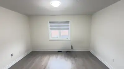 ONLY for females Master Bedroom for Rent – Markham (Markham Rd & Denison) Spacious Master Bedroom av...