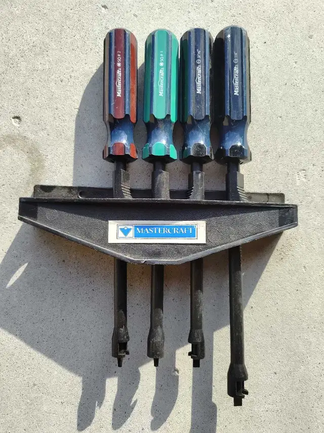 Mastercraft Lock And Drive Screwdriver Set in Hand Tools in Kawartha Lakes - Image 2