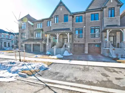 Luxury 4 bedroom townhouse in Vaughan for rent