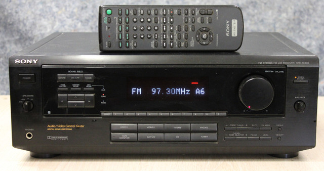 Sony Stereo Receiver Model STR DE 605 w/ remote in Stereo Systems & Home Theatre in St. Catharines