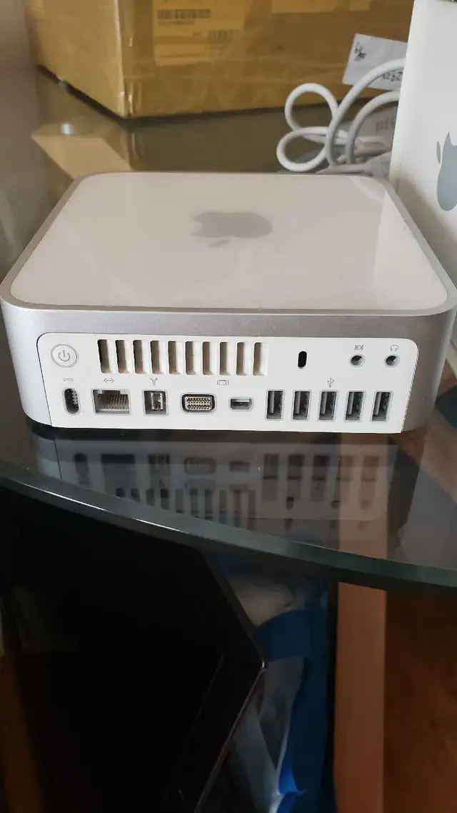Mac mini (Early 2009) – Classic Apple Desktop – Working & Clean in Desktop Computers in City of Toronto - Image 8