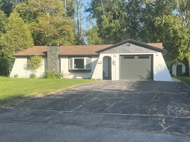 3 BEDROOM HOUSE - POINT CLARK