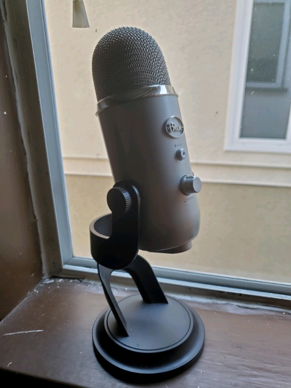 Blue Yeti USB Microphone Speakers, Headsets & Mics Burnaby/New