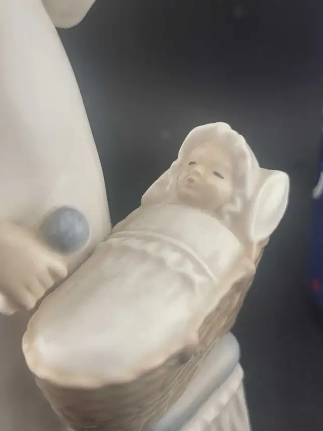 Tengra Mother and Baby Porcelain Figurine in Arts & Collectibles in Oshawa / Durham Region - Image 4