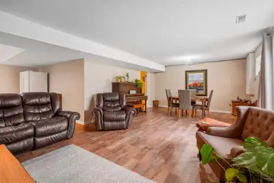 3BR Furnished  Apt - Fire, steam rm, pond-Southlake Hospital