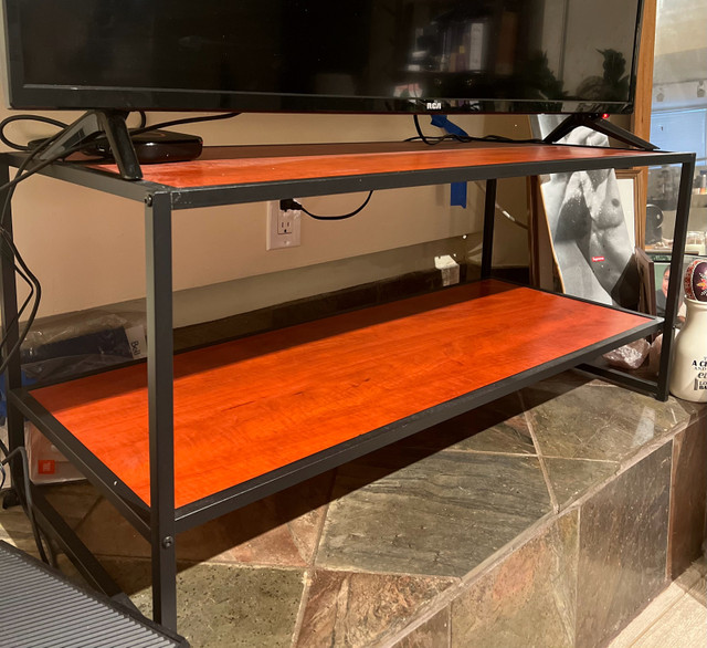 TV STAND - GREAT CONDITION. moving sale - MUST GO! in TV Tables & Entertainment Units in City of Toronto