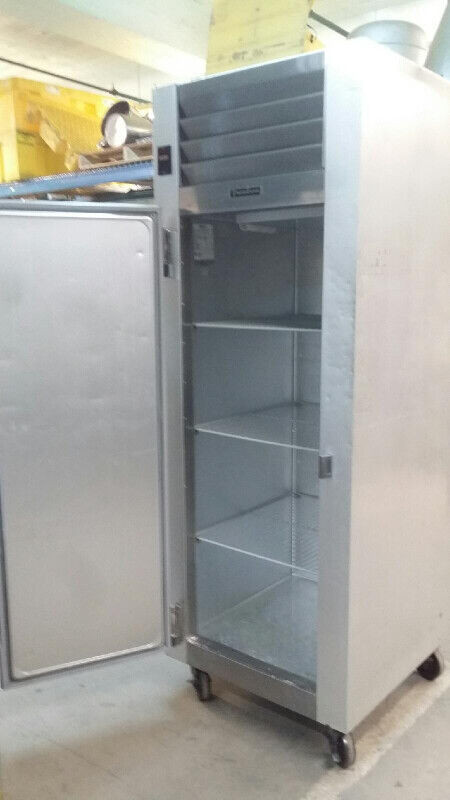 Refrigerateur Traulsen Fridge equi310 dans Réfrigérateurs  à Ouest de l’Île - Image 2