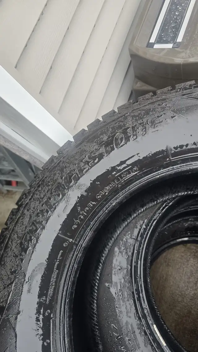 255 70 18 set of four bridgestone Blizzack in Tires & Rims in Bedford - Image 4