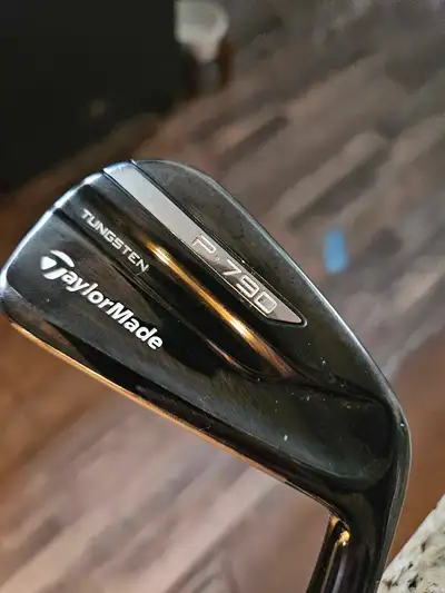 New mid size grip. X stiff shaft.