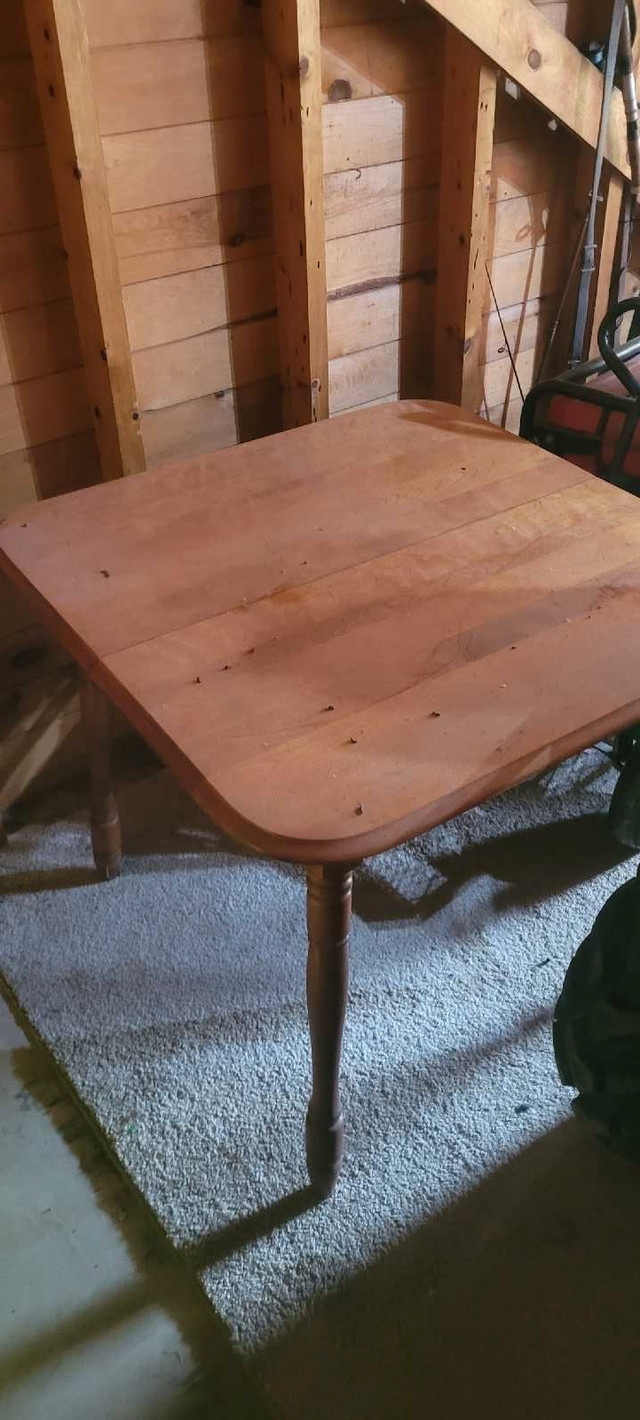 Table and chairs in Dining Tables & Sets in Renfrew - Image 2