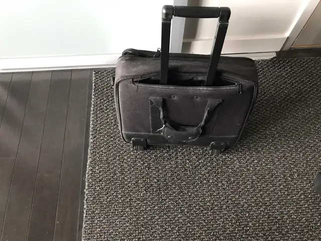 Rolling Laptop Case - Black in Laptop Accessories in City of Toronto - Image 3