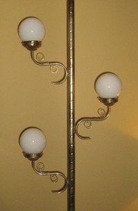 Retro Vintage Floor To Ceiling Gold Swirl Tension Pole Lamp