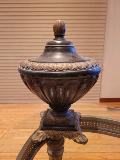 Decorative urn, centrepiece, View more