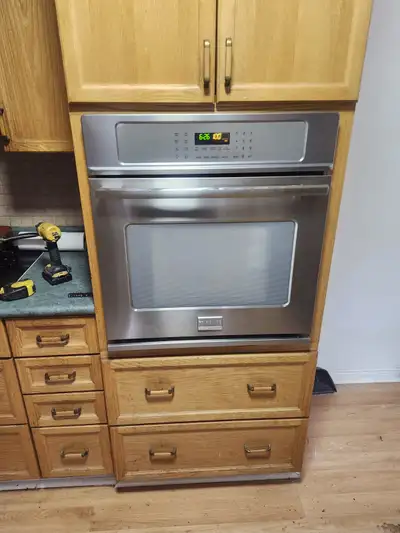 Three Bedroom Apartment for Rent in Newmarket.