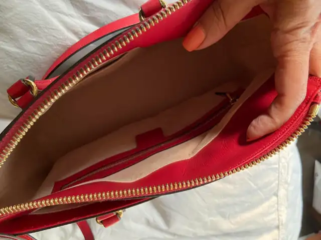 Gucci Bag in Women's - Bags & Wallets in Mississauga / Peel Region - Image 10