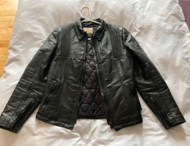 Manteau de moto en cuir de marque Angora. Gr.: Xs/S. in Women's - Tops & Outerwear in Saguenay
