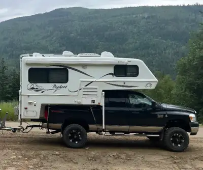 2002 Bigfoot Camper 25C811B Highly sought bigfoot 4 season camper. Fits short box truck Very clean a...