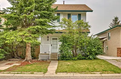 HOUSE FOR RENT | 2-Storey Home in Edgemont