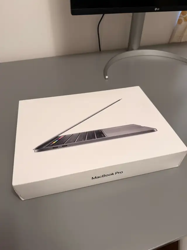 2020 Macbook Pro 13 inch 32GB RAM i7 500GB in Laptops in City of Montréal - Image 5