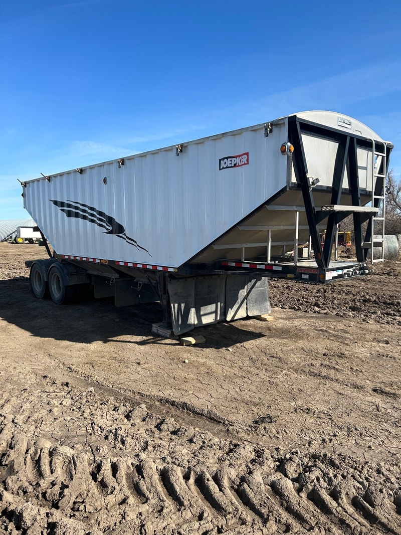 2021 Doepker Grain trailer Farming Equipment Regina Kijiji