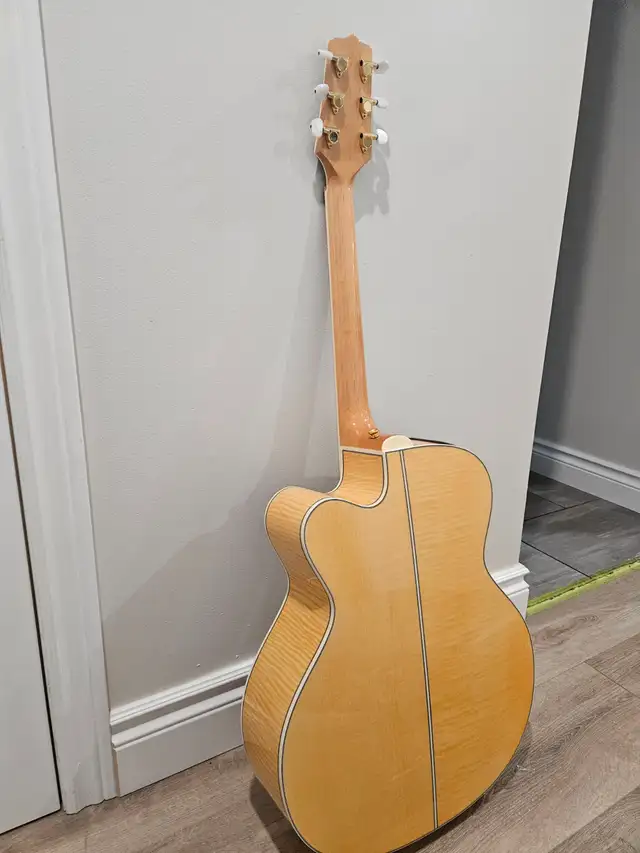 Takamine guitar in Guitars in Hamilton - Image 5
