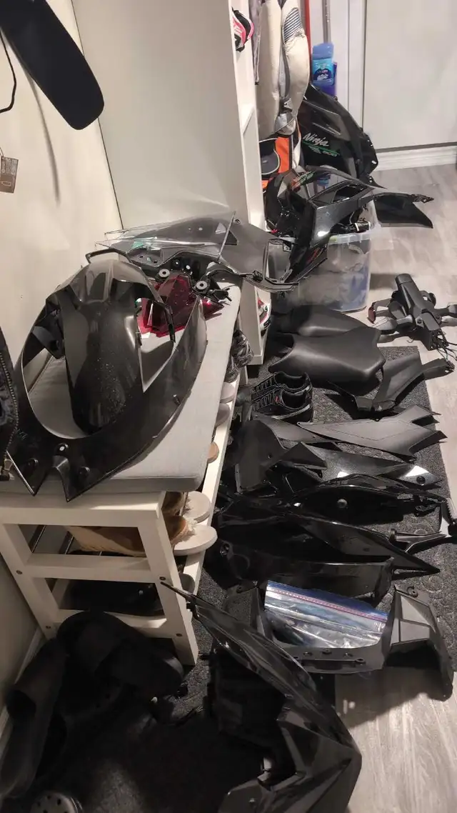ninja 500 complete fairings and parts. in Sport Bikes in Mississauga / Peel Region - Image 5