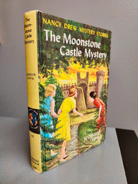 NANCY DREW THE MOONSTONE CASTLE MYSTERY - vintage, 1963