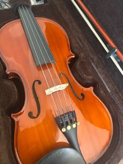 4/4 size violin. Includes case and bow. Excellent for beginners. Great condition. Bought it last yea...