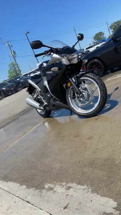 250 cc Bikes in good condition Needs new marker lights and a battery Will pass safety once replaced....