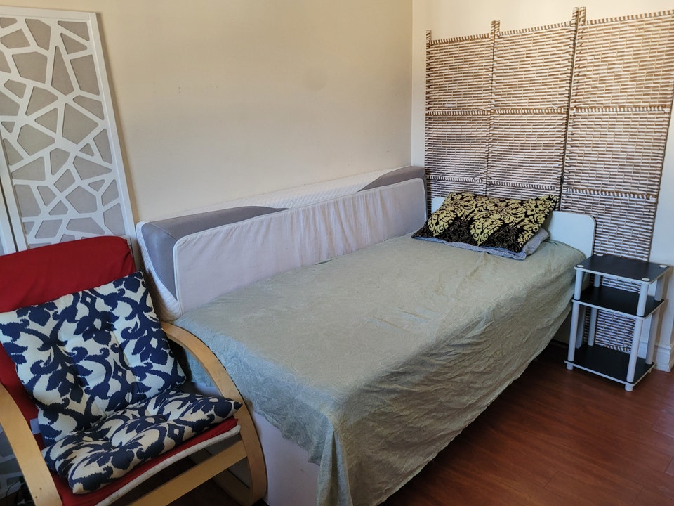 Furnished room near Square One | Room Rentals & Roommates | Mississauga ...