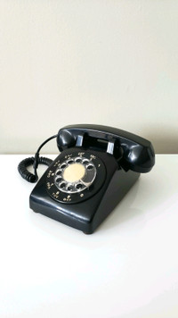 Vintage/ MCM Northern Telecom rotary telephone/ desktop phone