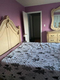 4 post beautiful queen bedroom suite w large dresser & mirror