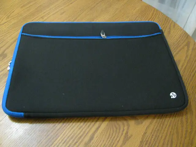 LEO LIGHT / VANGODDY COVER / SATA CABLE in Laptop Accessories in Norfolk County - Image 3