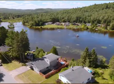 Charmante résidence ou chalet à environ 1 heure de Montréal !! Située a Saint-alexis-des-monts Grand...