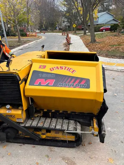 I am selling a 2023 Mauldin 1560t asphalt paver in excellent condition. This used asphalt paver is r...