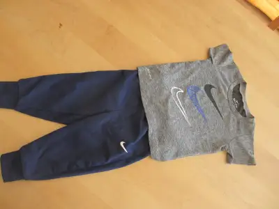 Ensemble deux pièces marque Nike (taille 12 mois) C53, View more