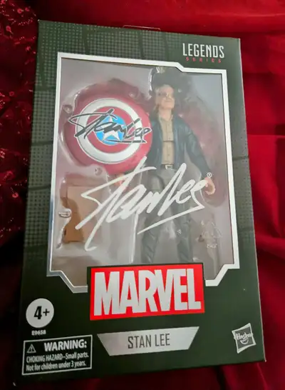 NEW IN BOX. NEVER BEEN OPENED. SMOKE FREE HOME. Hasbro | Marvel Legends | Stan Lee action figure | 8...